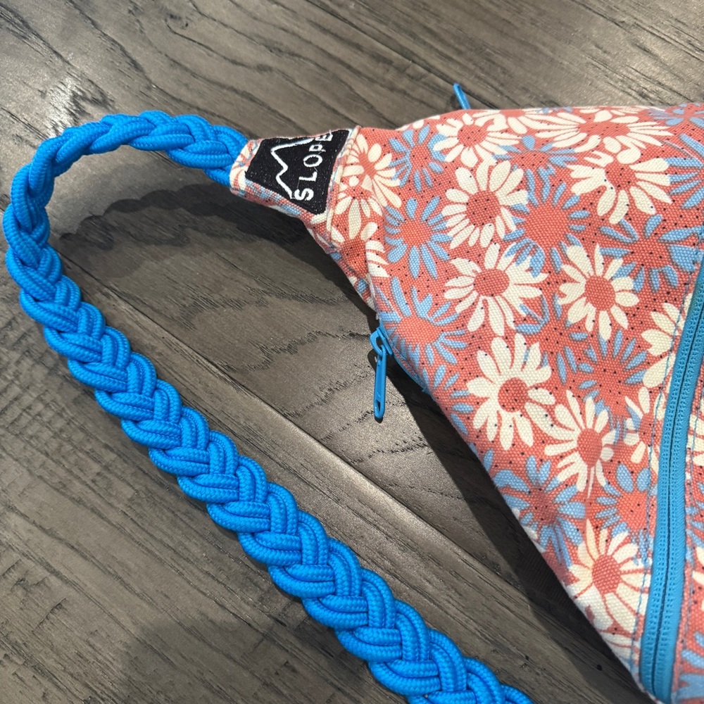 Slope Rope Sling Backpack Floral Design - Picture 3 of 8